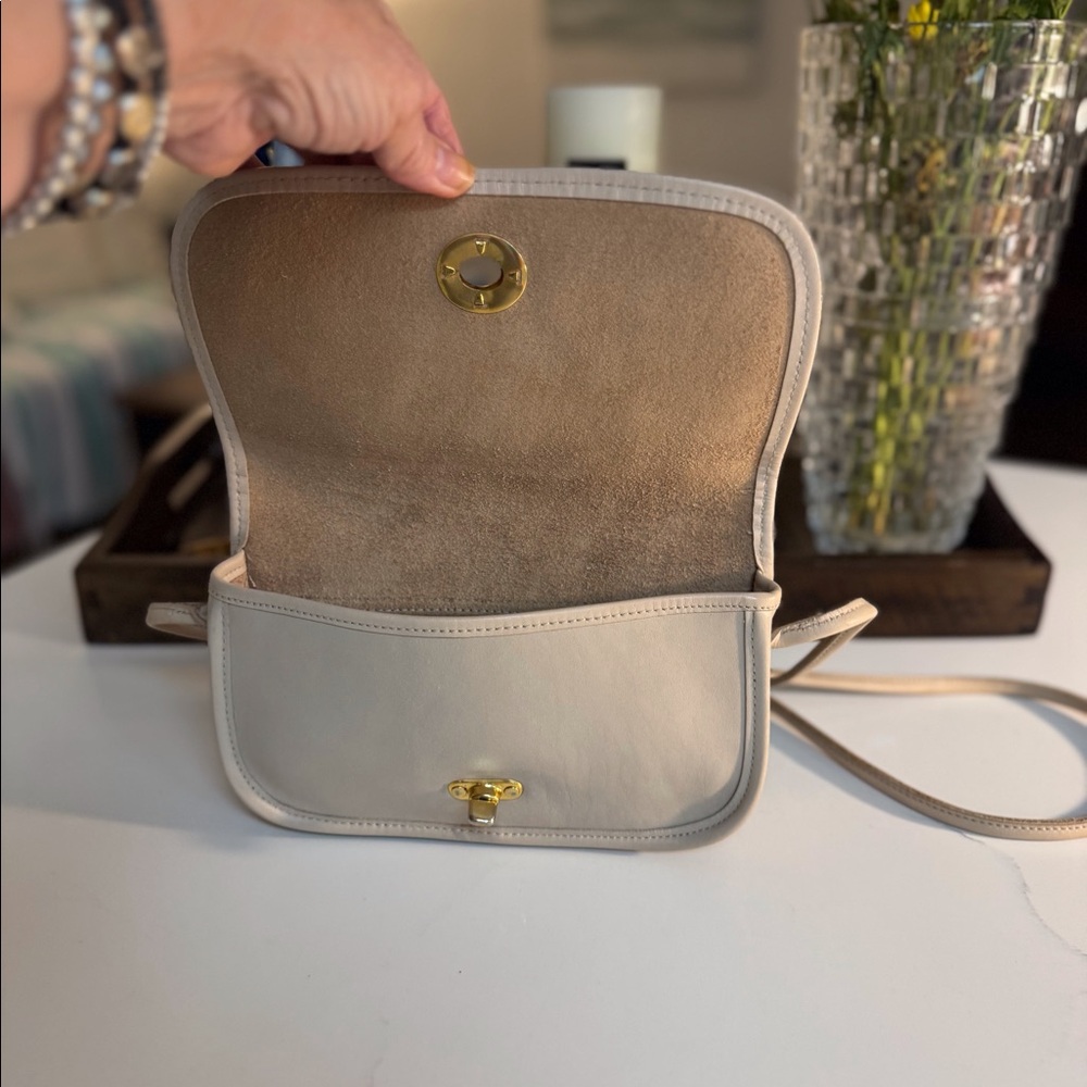 🤍 VINTAGE PARTNERS BY MERVYNS OFF WHITE LEATHER. CROSSBODY BAG! - Picture 4 of 11